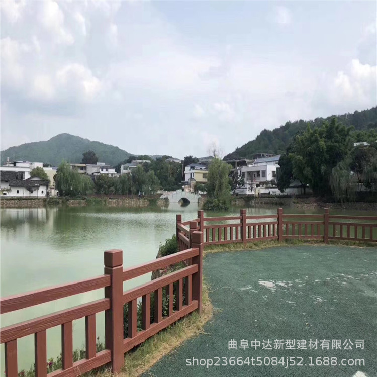 聊城高唐景区河道仿木护栏图片 新农村建设水泥仿木栏杆厂家