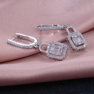 Cao Shi Tongxin T -square Wastel Martial Arts Earlier inlaid Anti -Heart Lock Simple Earrings Simple Earrings