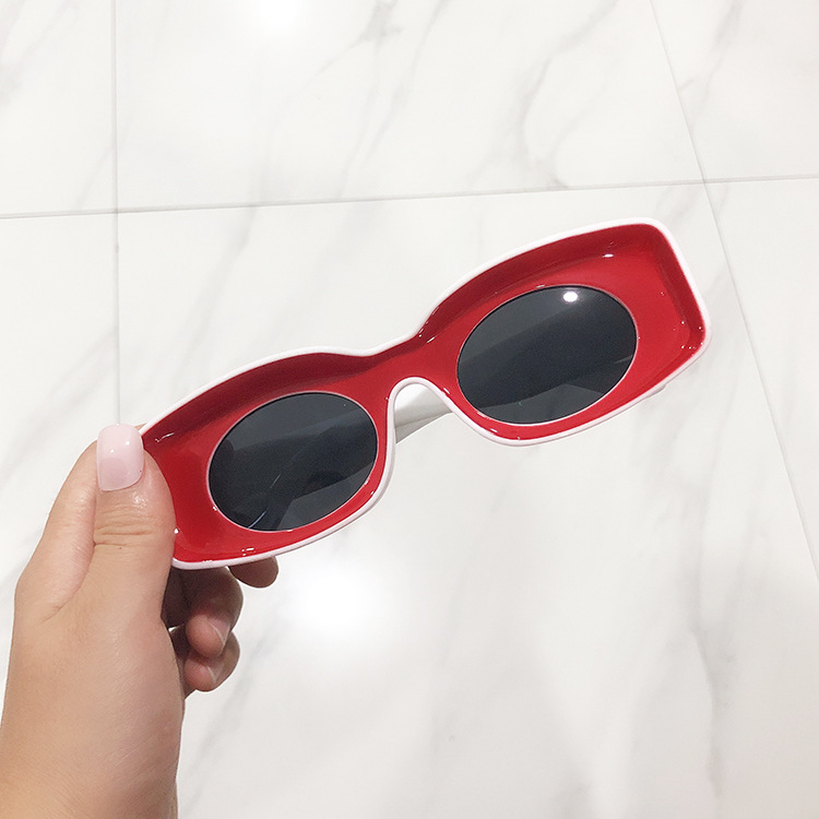 Retro Women's Sunglasses display picture 4