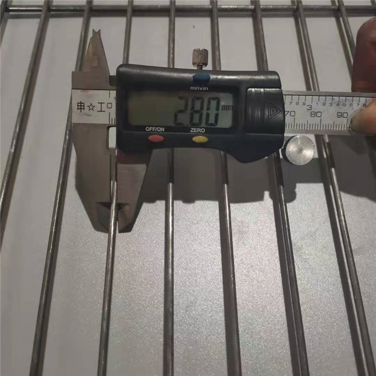 malla de alambre de púas en forma de malla de alambre de púas en el sitio puede hacer malla de jaula de jaula gruesa malla de alambre de acero