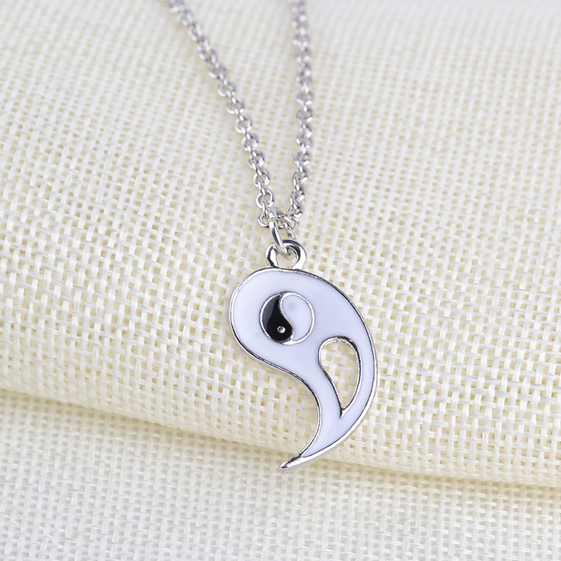 New Round Oil Drop Pendant Necklace Engraved Letters Best Friends Tai Chi Gossip Good Friend Necklace display picture 5