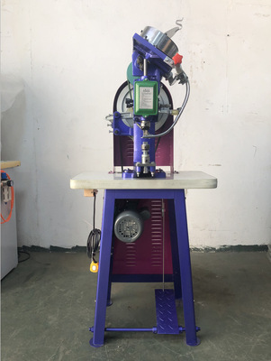 Dongguan manufacturers semi-automatic Eyelet machine Corn Machine Buttoning machine It can be customized Free proofing.