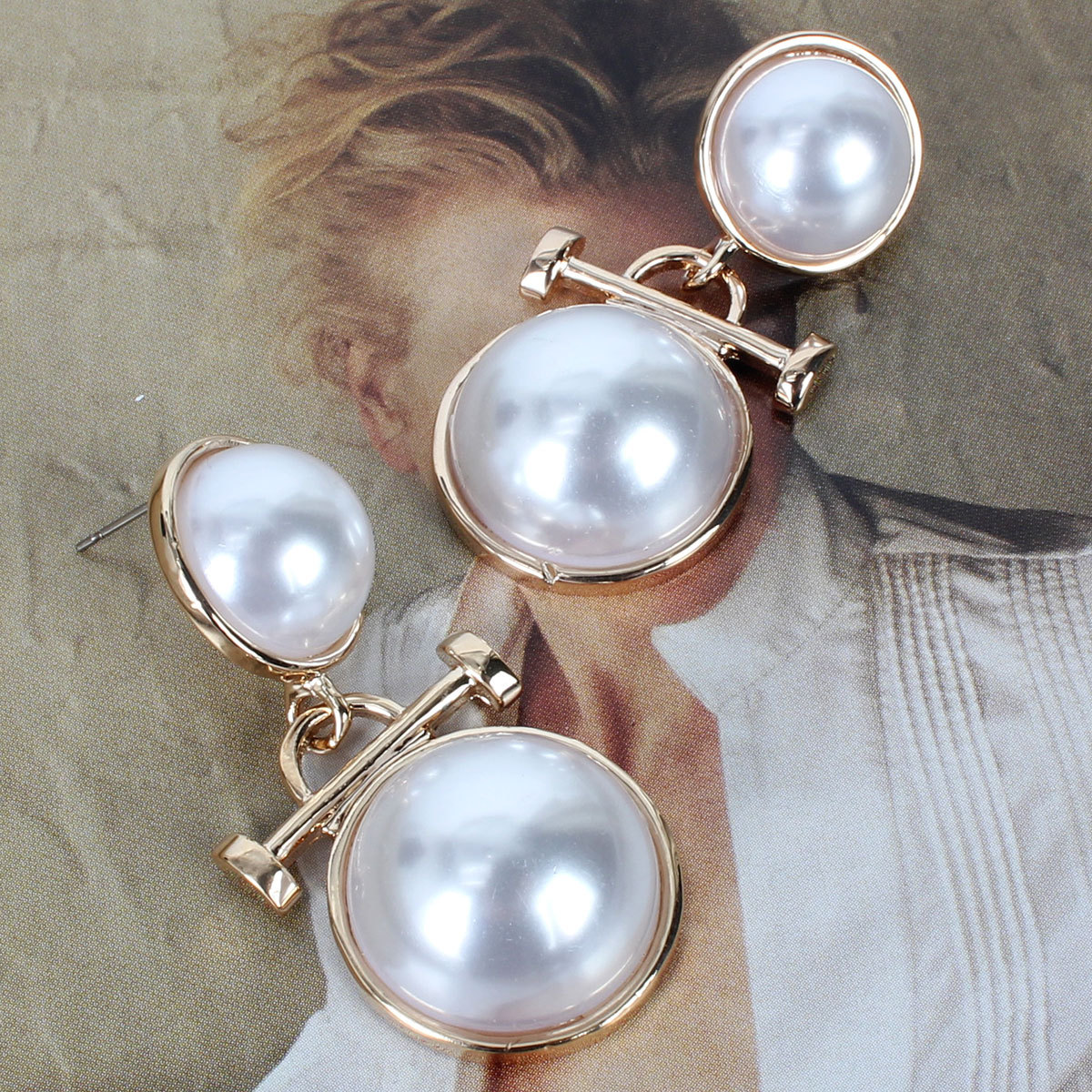 Simple Imitation Pearl Earrings Short Earrings Female Earrings display picture 3