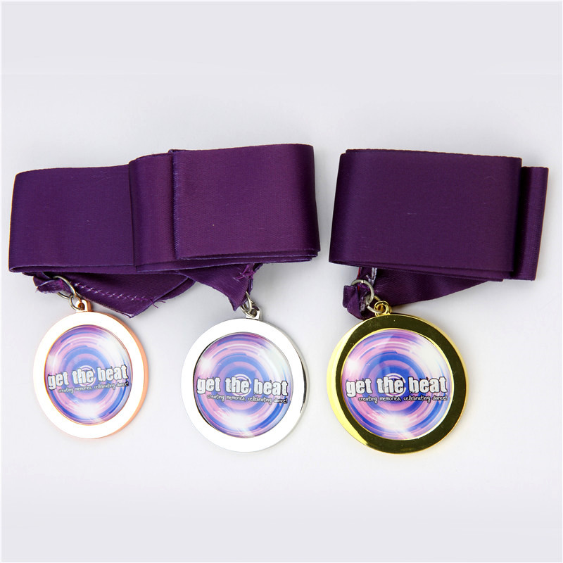 厂家供应立体金属贴纸滴胶奖牌 夜光奖牌 运动会奖牌 发光奖牌