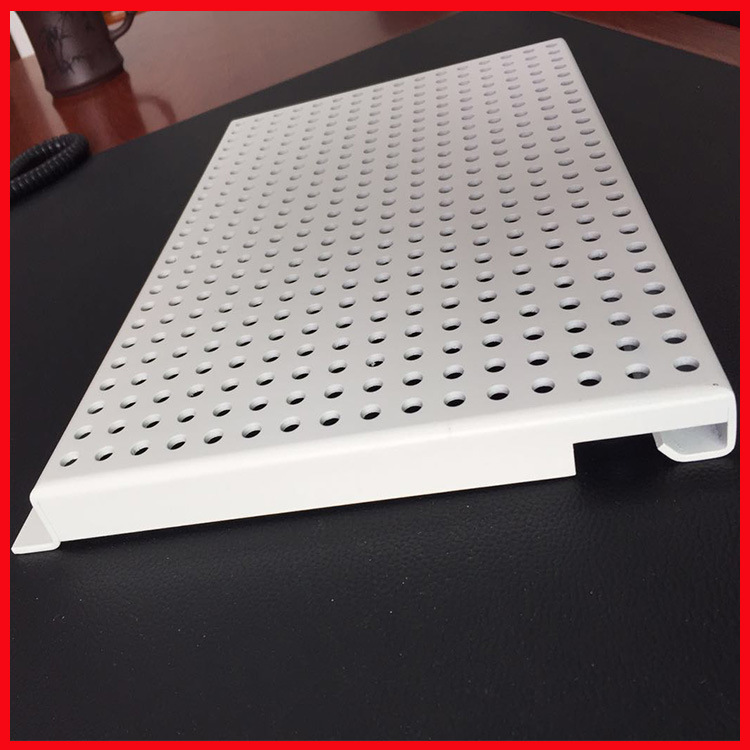 白色冲孔铝板吊顶厂家定制勾挂式金属装饰板雕孔标识广告牌铝板