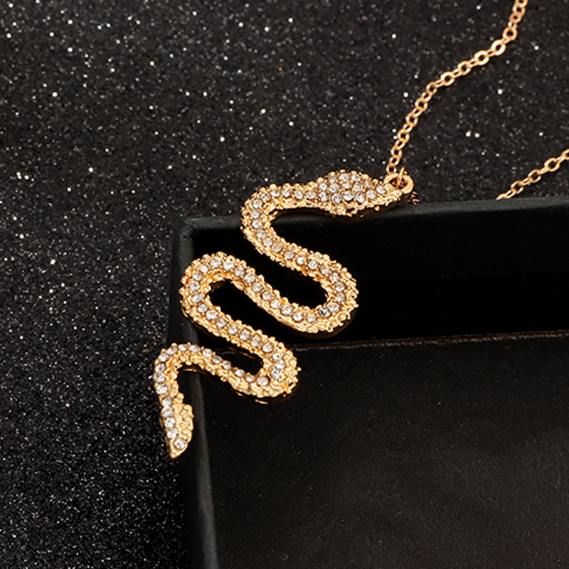 Creative Pop Serpent Necklace Metal Diamond Pendant display picture 2