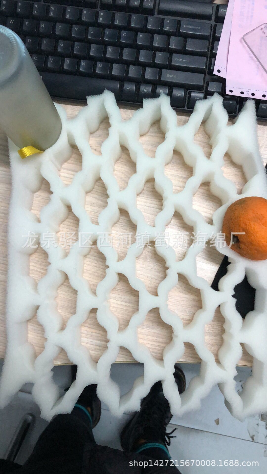 厂家直销白色草莓海绵包装/软海绵拉伸网草莓快递海绵