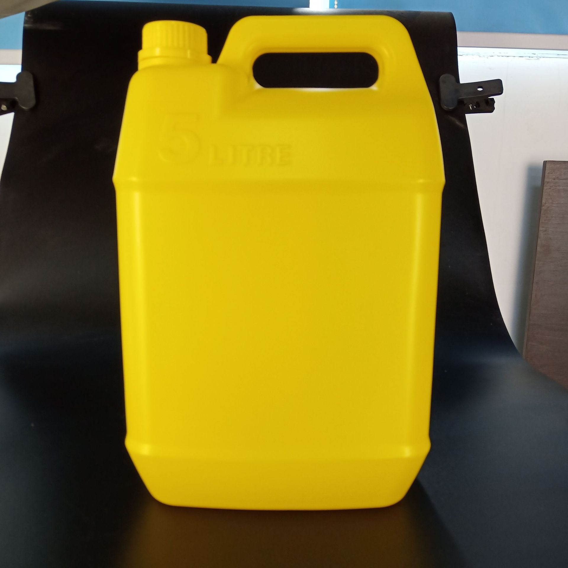 批发全新手提食品级 5升带盖密封 PE塑料酒水瓶油壶加厚扁通桶