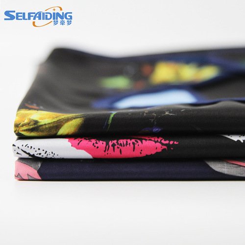 Manufacturer supply dream scarf adult saliva towel elderly people eating bag elderly supplies double-layer printed apron 