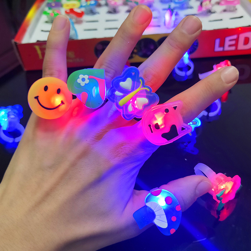 发光手指灯吸卡装闪光激光灯炫彩LED灯魔幻夜光灯地摊儿童小玩具