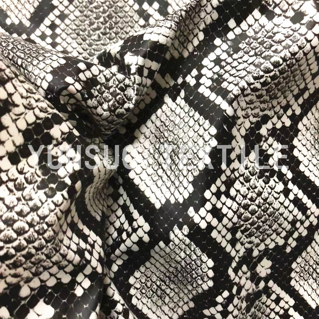 印花蛇纹  PU人造革 雨衣款