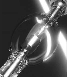 ţβ�߉�UV��  ˮ�y��  USHIO UM-102