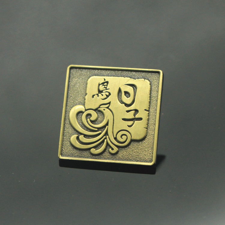 Manufactor Direct selling badge customized Kirsite Metal badge enterprise activity Metal Chest card Paint Badge Customized