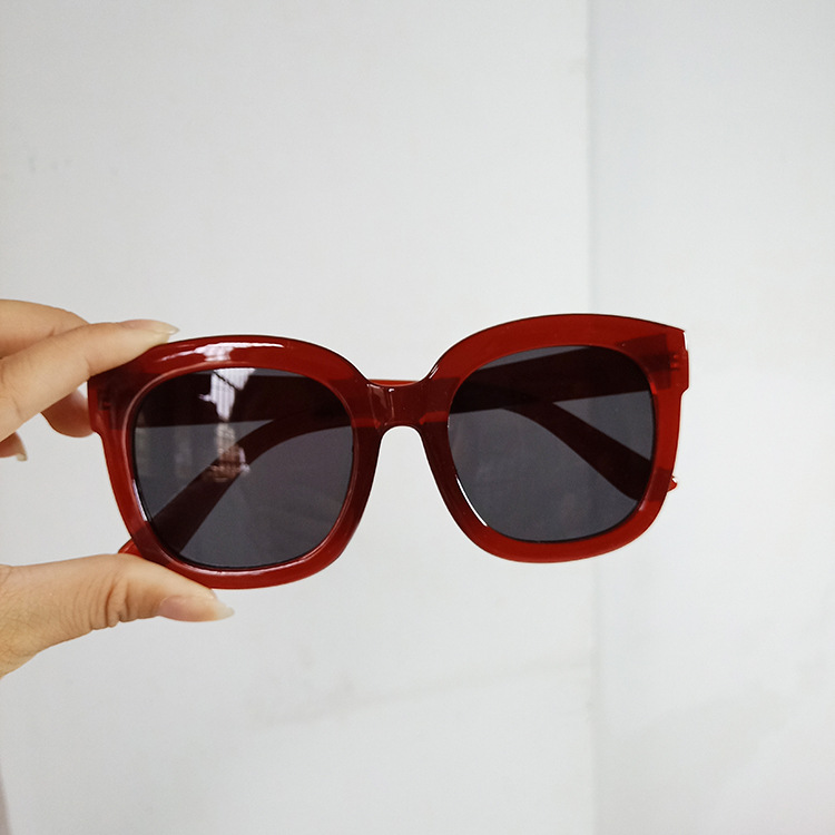 New Fashion Korean Square Frame Retro Big Frame Thin Sunglasses display picture 3