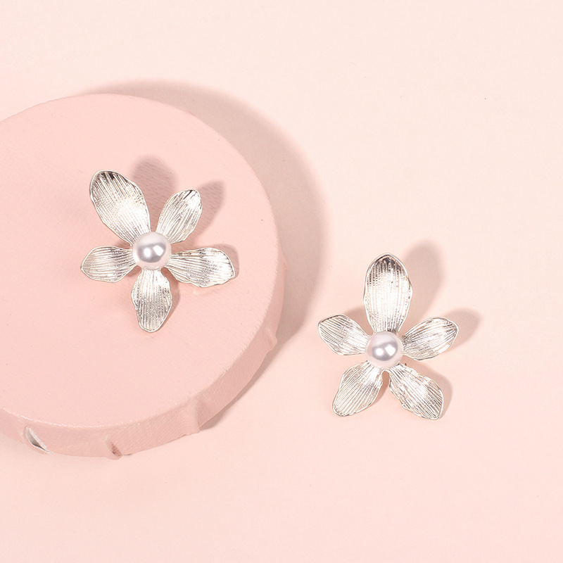 20g Weight Earrings Classification Wedding, Travel Occasion Women'S Gender Gold, Silver Color Fashion Flower Pearl Alloy Earrings 6