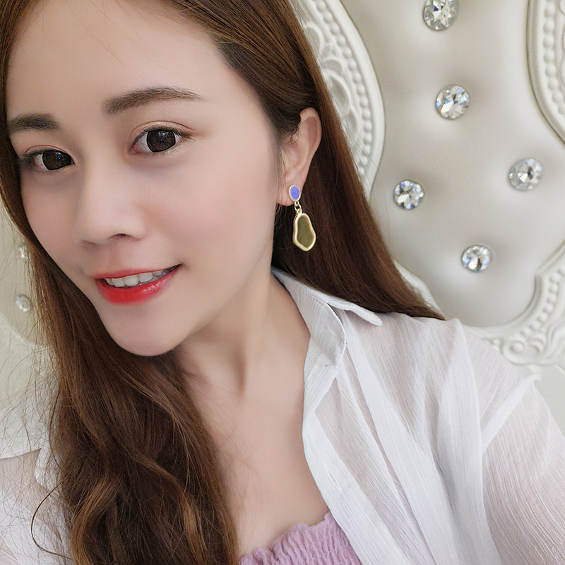 Oversized Sculptural Acrylic Clip-on Earrings Modern European Style_voghion.com