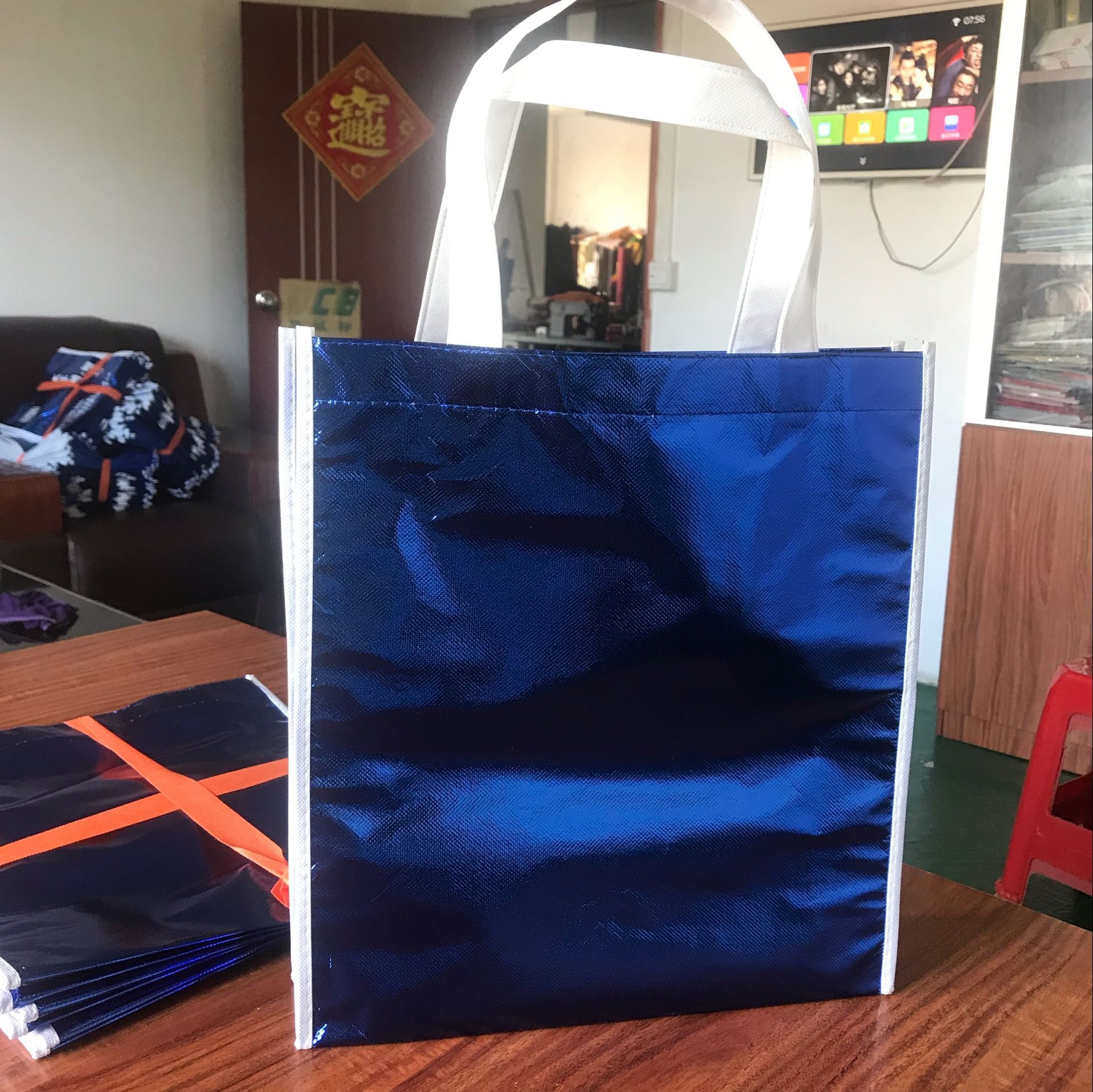 广州无纺布袋厂新市服装镭射三层铝膜覆膜购物手提超声波热压袋