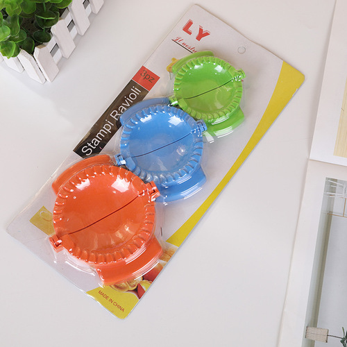 Food grade non-toxic and tasteless large, medium and small three-piece kitchen dumpling mold set dumpling making machine distribution and wholesale