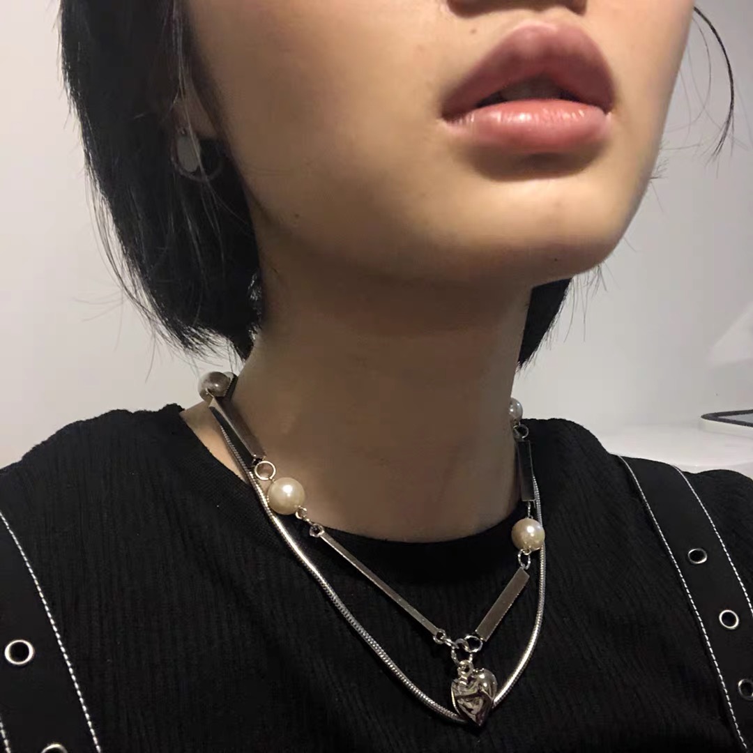 Korea Dongdaemun Fashion Hip-hop Windy Cool Steel Double-layer Love Pearl Clavicle Chain Tide Female Temperament Necklace display picture 2