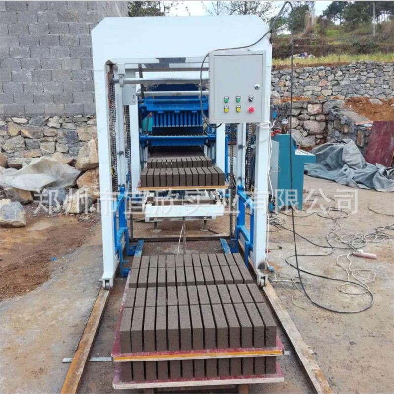 宜欣日产实心标砖4.5万块小型水泥砖机 郑州混凝土免烧砖机设备