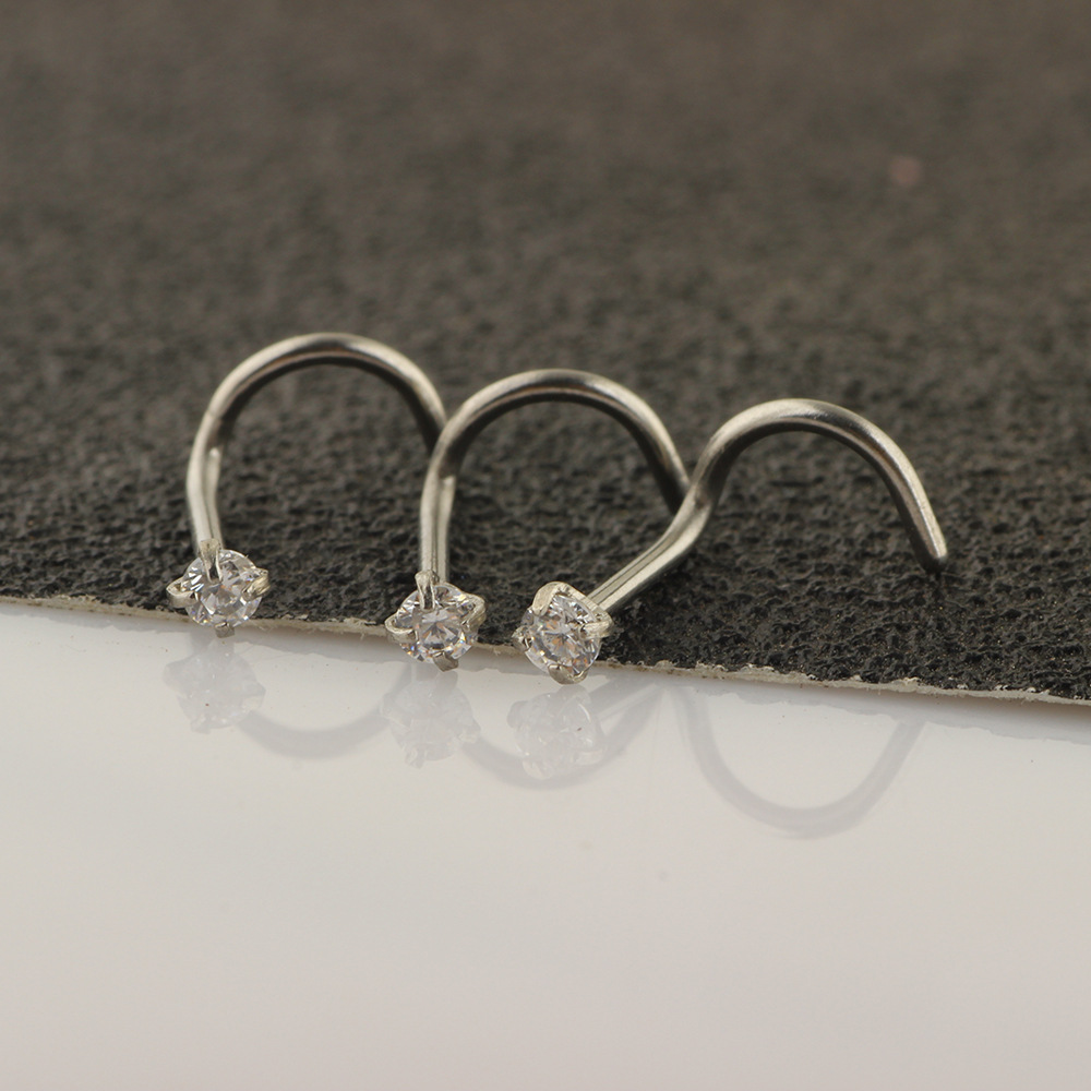 16G labret stud size and finish detail