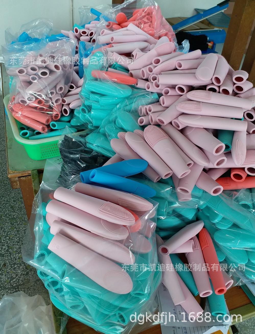 多功能电动洁面刷 洗脸硅胶洁面仪 清洁毛孔去黑头洗脸刷