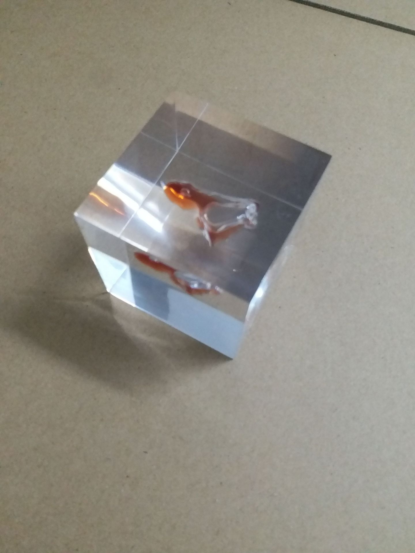 厂家直销亚克力内埋油滴展示块 树脂内埋工艺 有机玻璃方块宇明