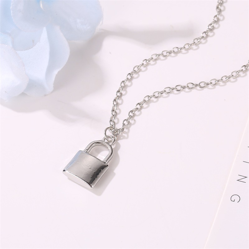 New Necklace Jewelry Simple Fashion Metal Plating Lock Necklace Necklace Clavicle Chain Wholesale display picture 6
