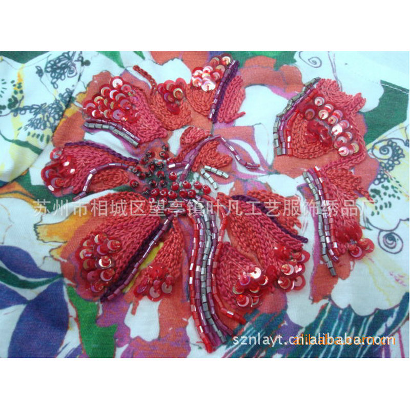 厂家供应 精美花朵刺绣贴布绣花 苏州叶凡提供