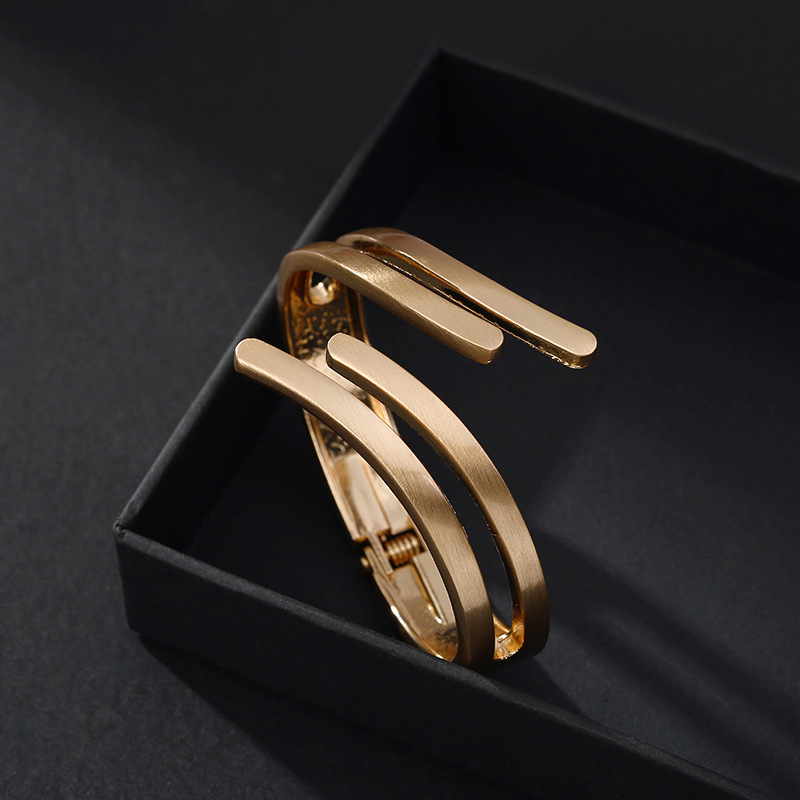 Simple Geometric Lines Gold-plated Bracelet display picture 5