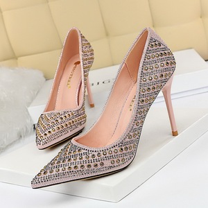 shallow mouth,pointed metal rivet,water drill,sexy nightclub 