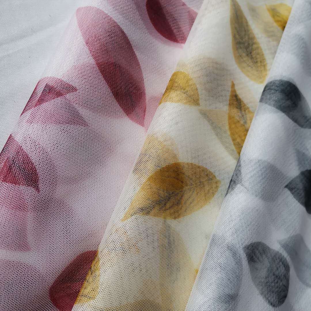 新款无弹网眼布涤40D瑞士网底布树叶印花 裙装小清新面料 有现货