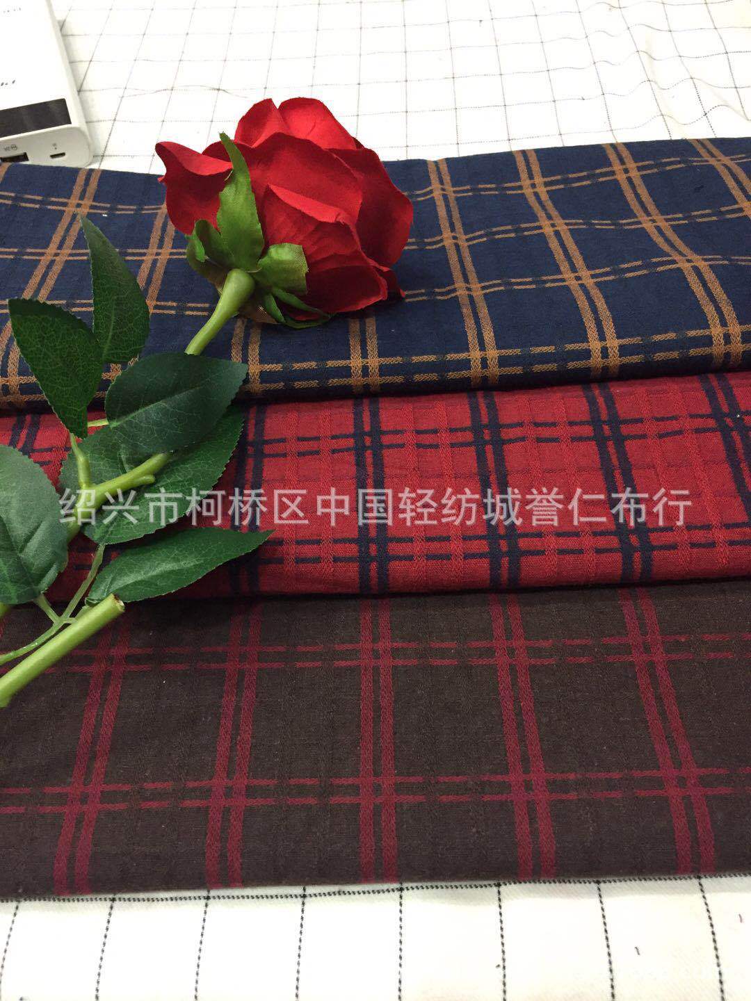 厂家直销现货供应全棉色织格子布提花布时尚男装女装衬衫面料均可