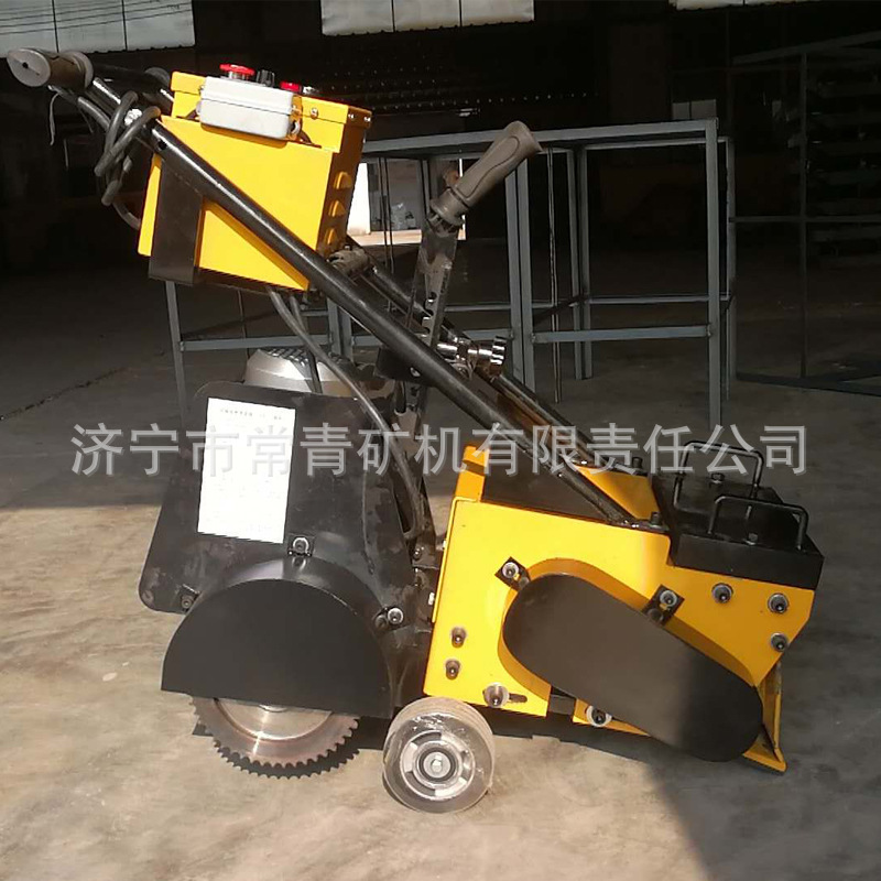 手推自走式塑胶跑道铲削机学校操场PU篮球场翻新地面清理机械厂家