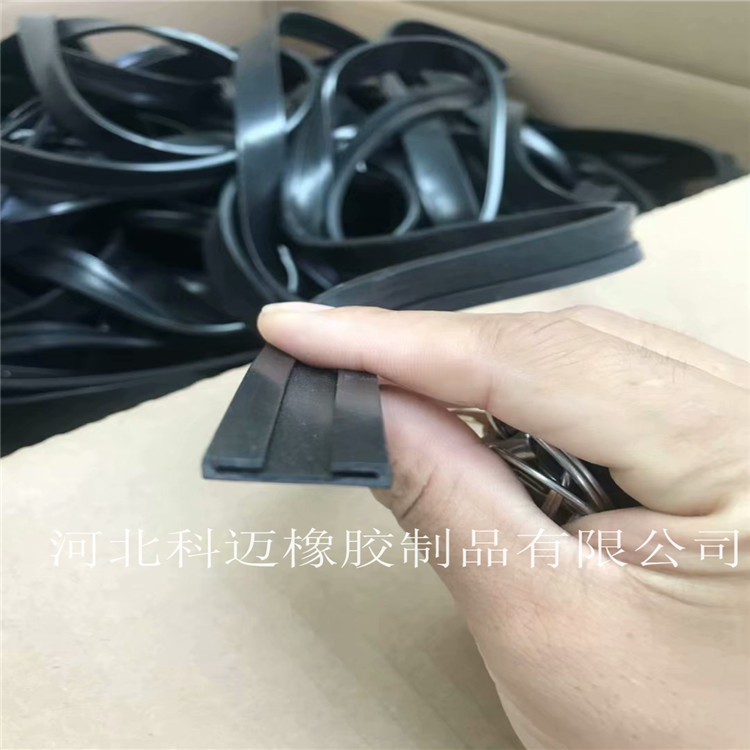 p型线夹胶管 包胶条线夹胶条 镀锌管夹胶管 电解管夹胶条 u型卡缆