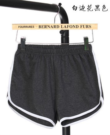 화이트 에지 플라워 블랙