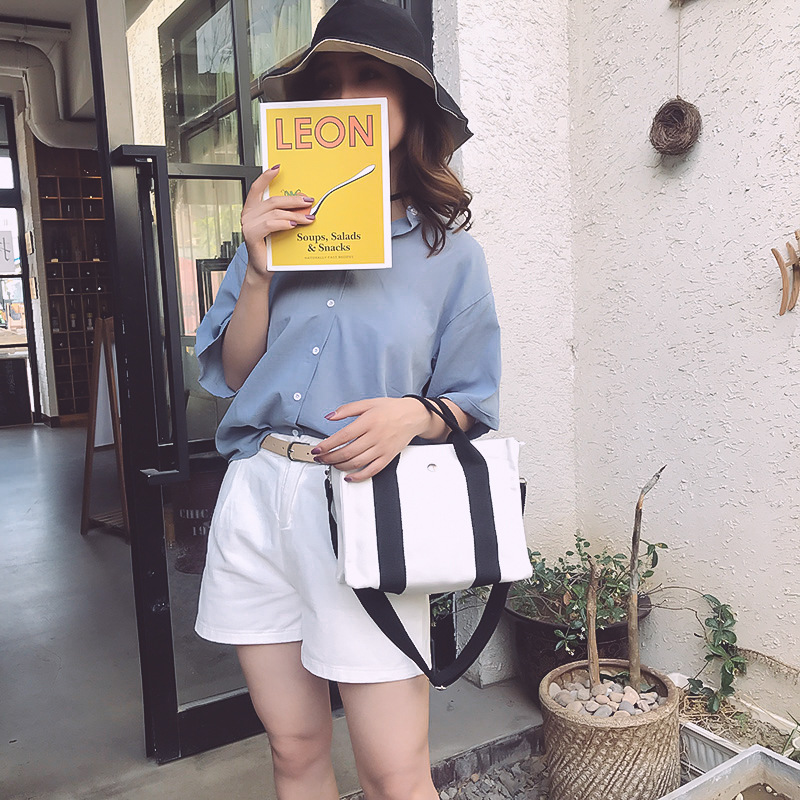 织带小方包模特