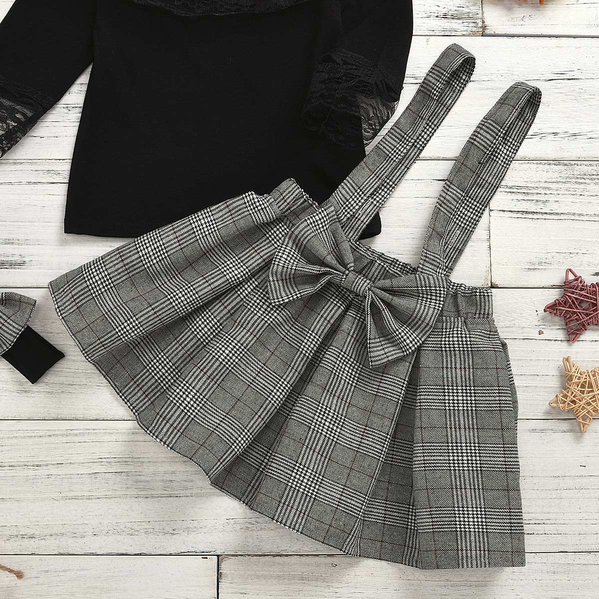 Conjunto de saia com suspensórios e xadrez para bebé_voghion.com