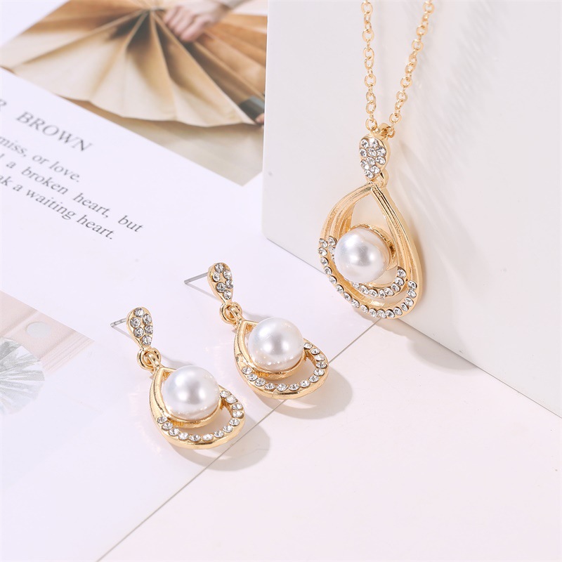 Pearl Jewelry Set Temperament Droplet Necklace Earrings Two Pieces Personality Elegant Bridal Earrings display picture 5