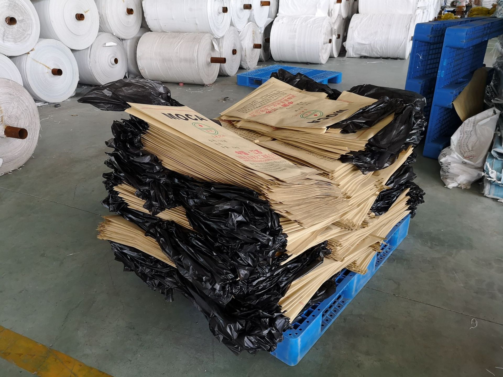 Linyi Manufactor Direct selling Yellow paper reunite with Woven black Inside the bag Issuing dangerous package certificate Paper plastic composite bag