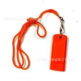 Производитель производит пластиковый свисток из рта, светящегося плоского свистка, трехпрочный плоский свисток с ручным кругом PS свисток