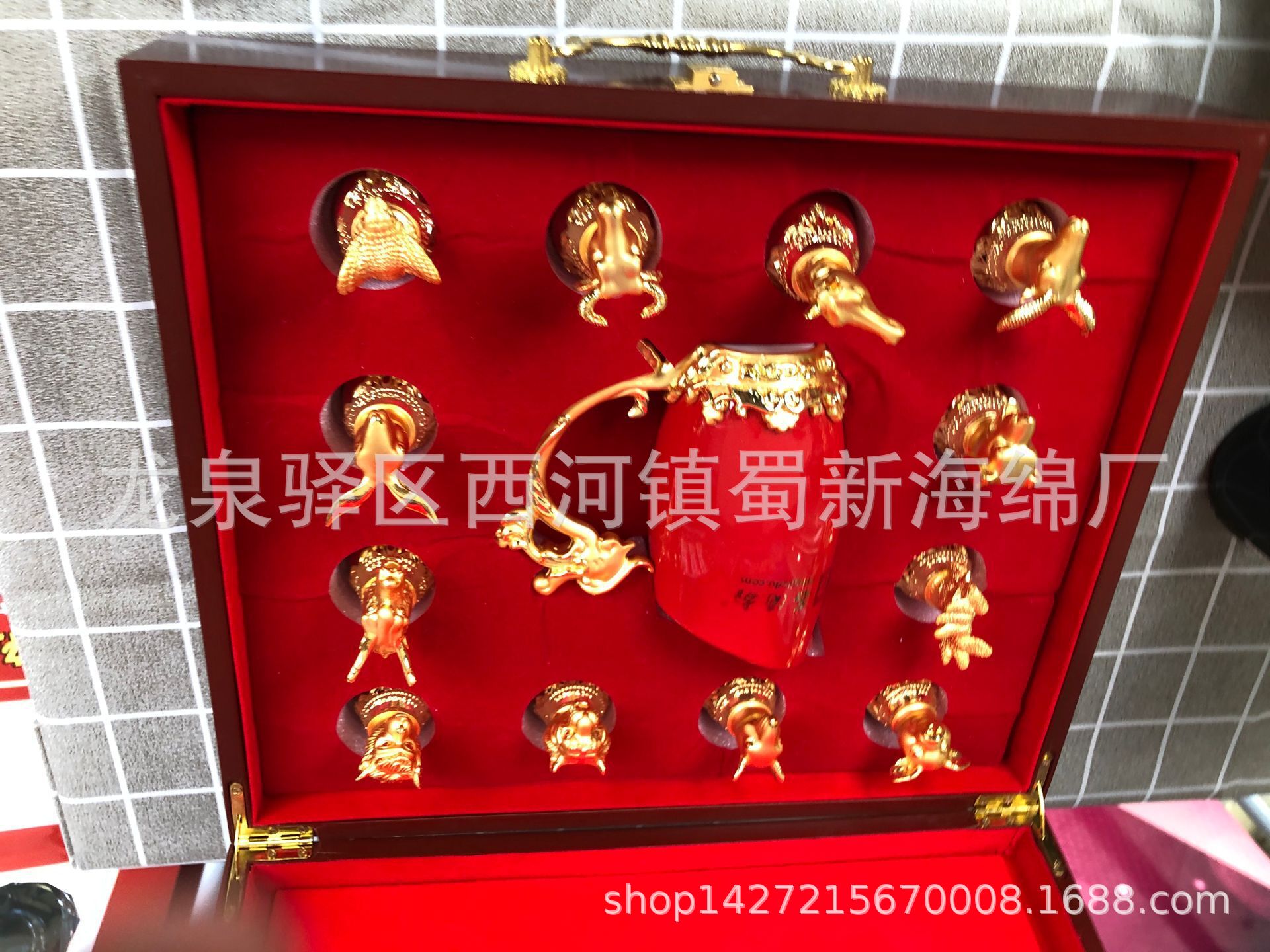 厂家直销白色珍珠棉表红绒防震包装新年包装泡沫/白色泡沫表红绒