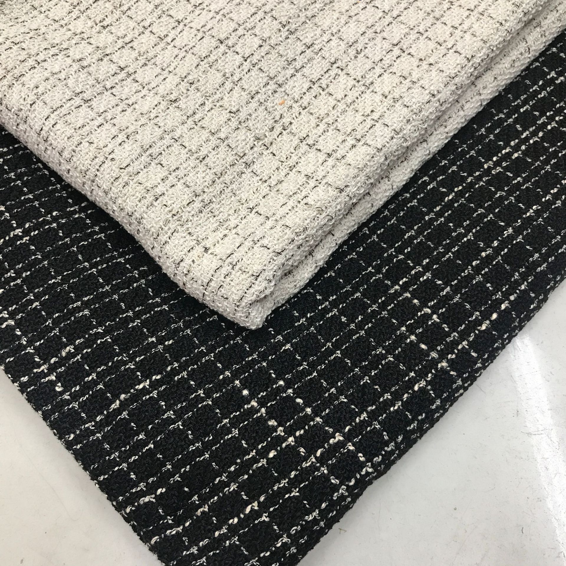 供应欧美小香风毛呢面料 粗纺格子花式呢 女装时装箱包鞋材面料