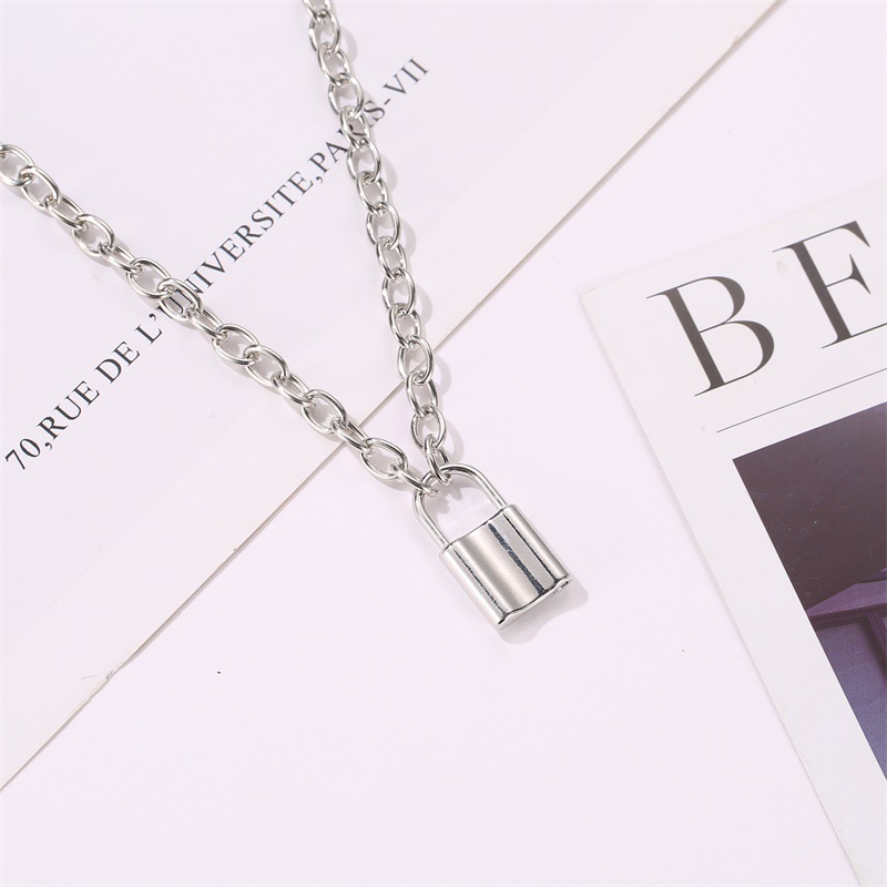 New Jewelry Sleek Minimalist Retro Metal Short Lock Necklace Clavicle Chain display picture 5