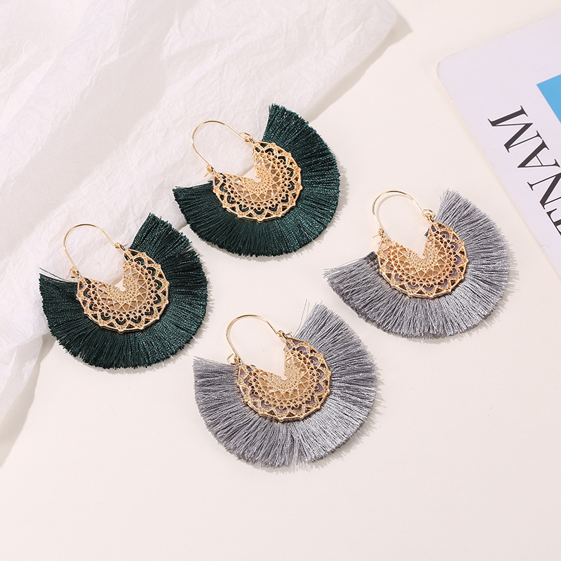 New Fashion Retro Exaggerated Fan-shaped Lace Pattern Tassel Earrings Wholesale display picture 3