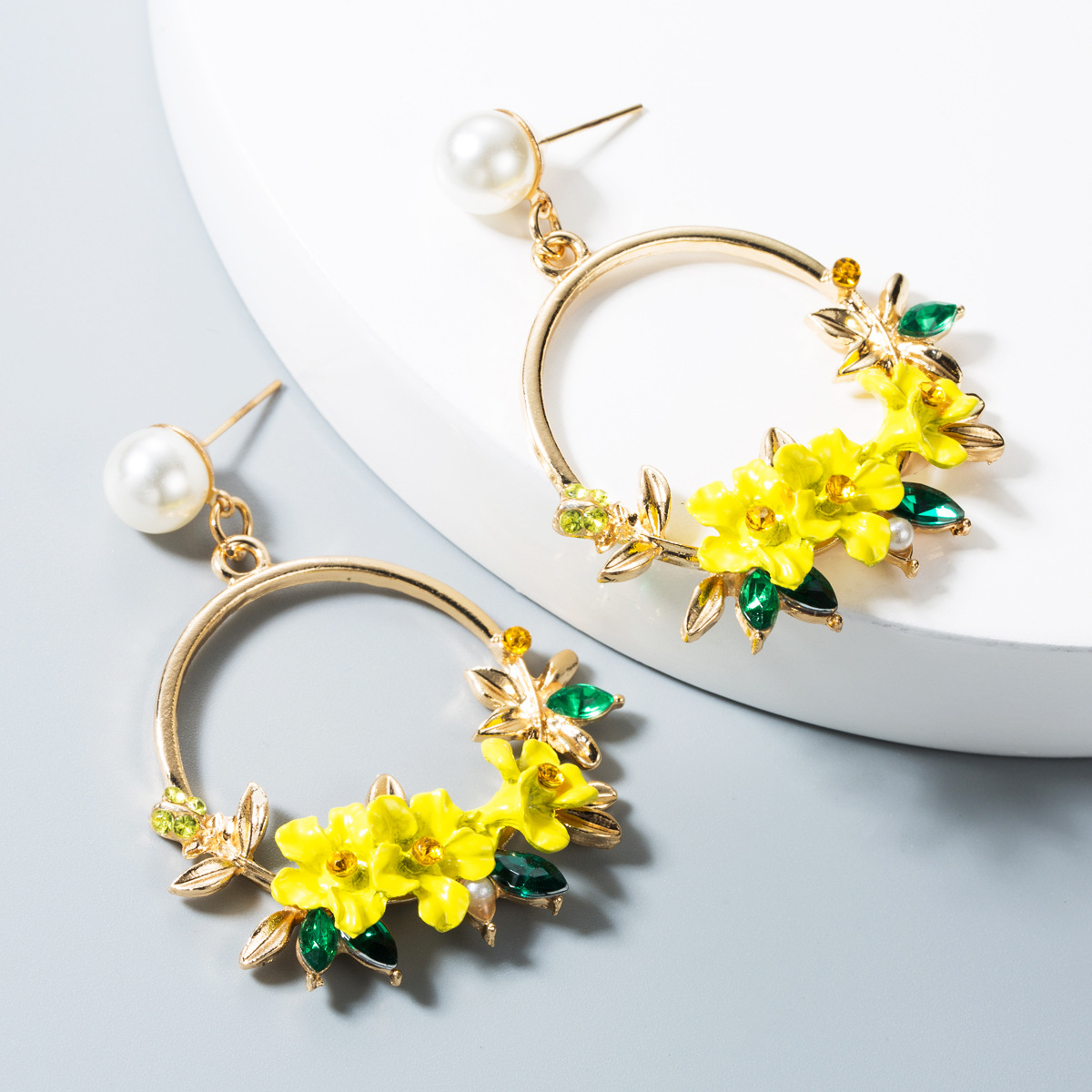 Inlay Craft Simple Style Flower Inlaid Crystal Alloy No Inlaid Drop Earrings