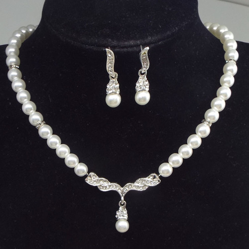 Cross-border European and American Wish AliExpress Angel Wing Pearl Necklace Earrings Set Accessories Wholesale