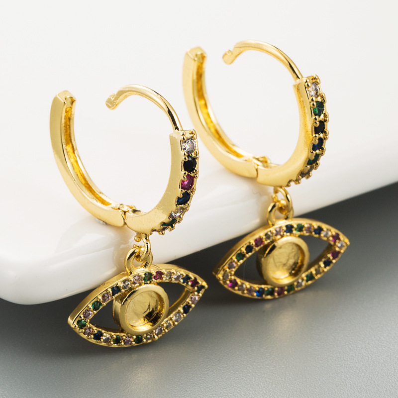 Ins Creative Mode De Cuivre Micro Inlay Couleur Zircon Boucles D'oreilles Femmes Boucles D'oreilles Lunettes Tout-match Boucles D'oreilles Coréenne De Style Personnalisé Oreille Clips display picture 4