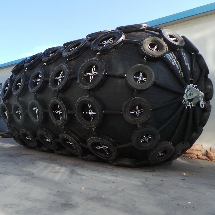 大规格连云港营口港轮胎护套式充气橡胶靠球
