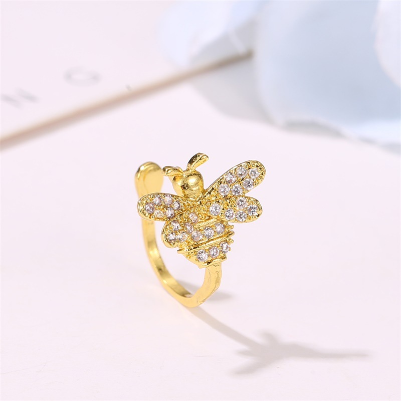 Außenhandel Neue Persönlichkeit Diamant Exquisite Insekten Ohr Knochen Clip Weibliche Süße Kleine Biene Ohr Clip Ohrringe Ohrringe Schmuck Großhandel display picture 3